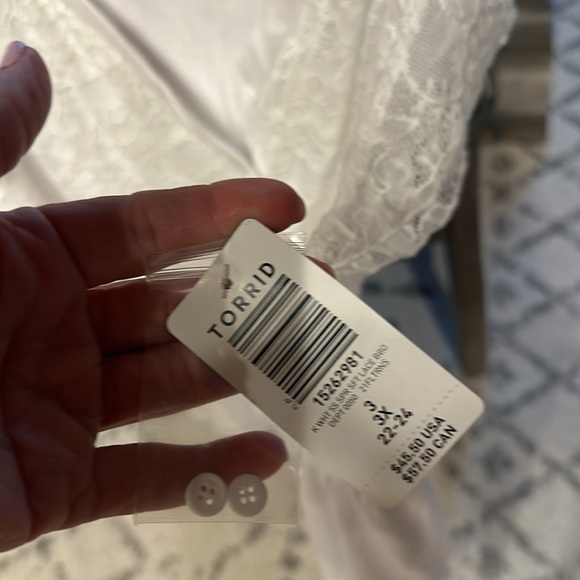 NWT white short sleeve super soft lace size 3X/22–24 - Picture 9 of 9